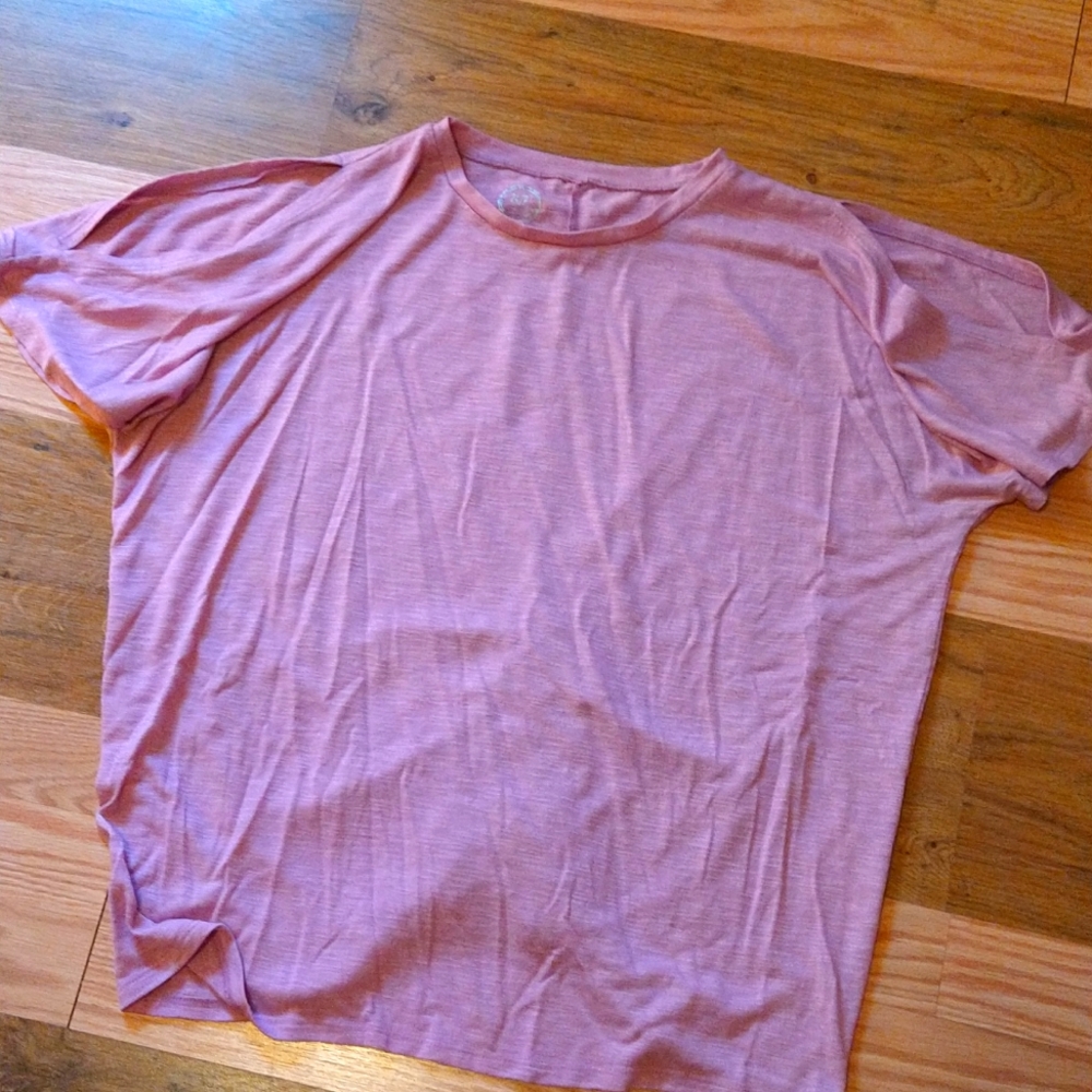 Cold shoulder lounge top